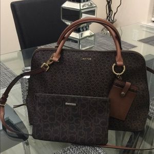 Calvin Klein purse crossbody with key chain and matching wallet